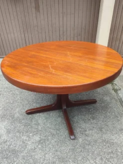 Table Baumann