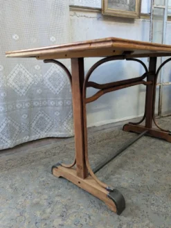 Table bistrot