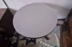 Table bistro / table d'appoint circulaire Eames Vitra Miller avec base contract, années 1960