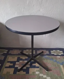 Table bistro / table d'appoint circulaire Eames Vitra Miller avec base contract, années 1960