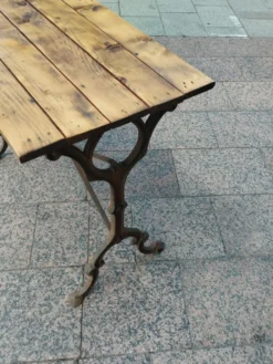 Table bistrot ancienne avec plateau en bois