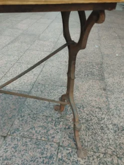 Table bistrot ancienne avec plateau en bois