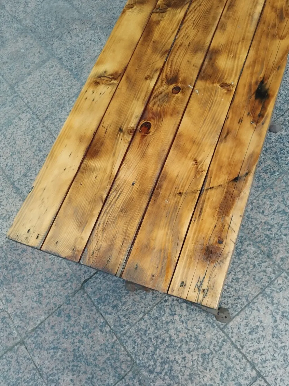 Table bistrot ancienne avec plateau en bois