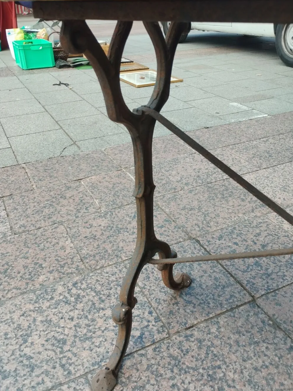 Table bistrot ancienne avec plateau en bois