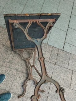 Table bistrot ancienne avec plateau en bois