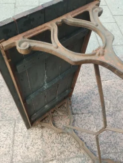 Table bistrot ancienne avec plateau en bois