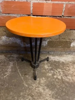 Table bistrot ancienne pied fonte noir + plateau bakélite orange 50’s