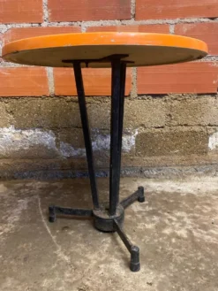 Table bistrot ancienne pied fonte noir + plateau bakélite orange 50’s