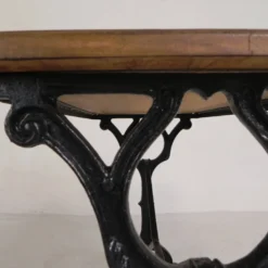 Table bistrot avec plateau en chêne sur piètement en fonte, années 1930