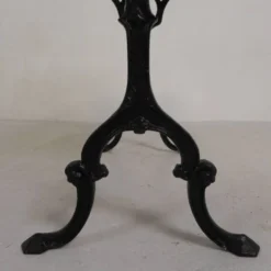 Table bistrot avec plateau en chêne sur piètement en fonte, années 1930