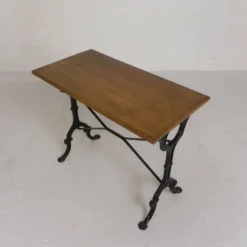Table bistrot avec plateau en chêne sur piètement en fonte, années 1930