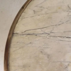 Table bistrot avec plateau en marbre et bordure en laiton, début du 20ème siècle