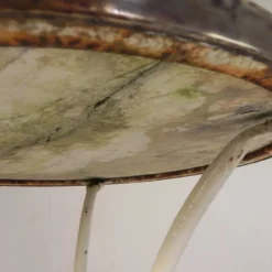 Table bistrot avec plateau en marbre et bordure en laiton, début du 20ème siècle