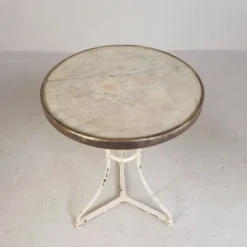 Table bistrot avec plateau en marbre et bordure en laiton, début du 20ème siècle