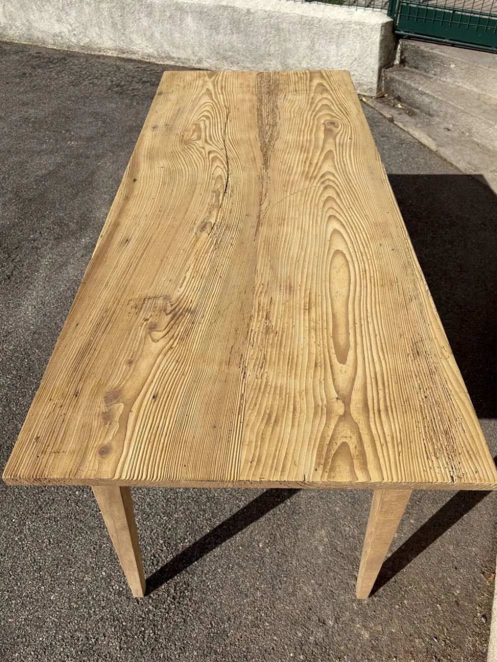 Table bistrot brute