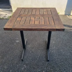 Table bistrot carrée, bois teck