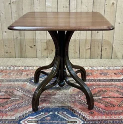 Table bistrot en acajou et hêtre, fabrication des années 50