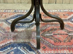 Table bistrot en acajou et hêtre, fabrication des années 50
