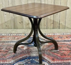 Table bistrot en acajou et hêtre, fabrication des années 50