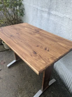 Table bistrot en bois et métal