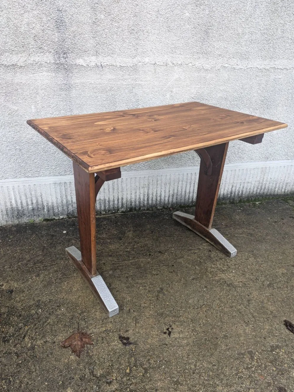 Table bistrot en bois et métal