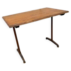Table bistrot en bois vernis et pieds en fonte