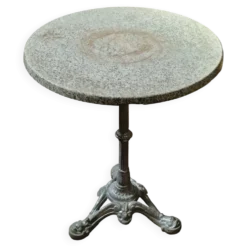 Table bistrot en fonte.