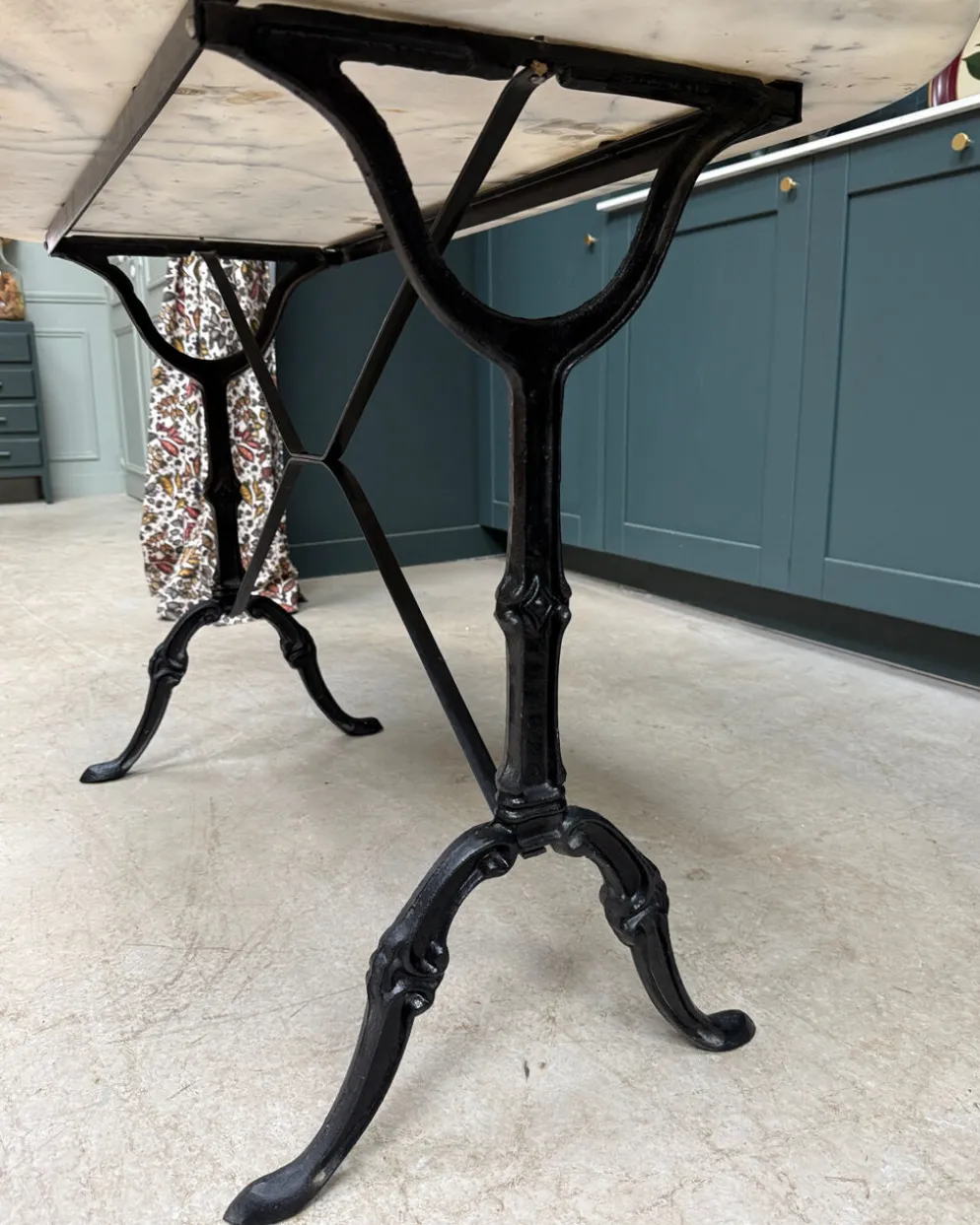 Table bistrot en fonte et marbre