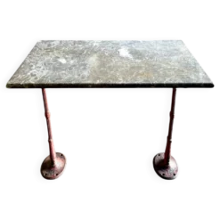 Table bistrot en marbre gris et fonte de fer bordeaux ☐ 85 x 57 cm