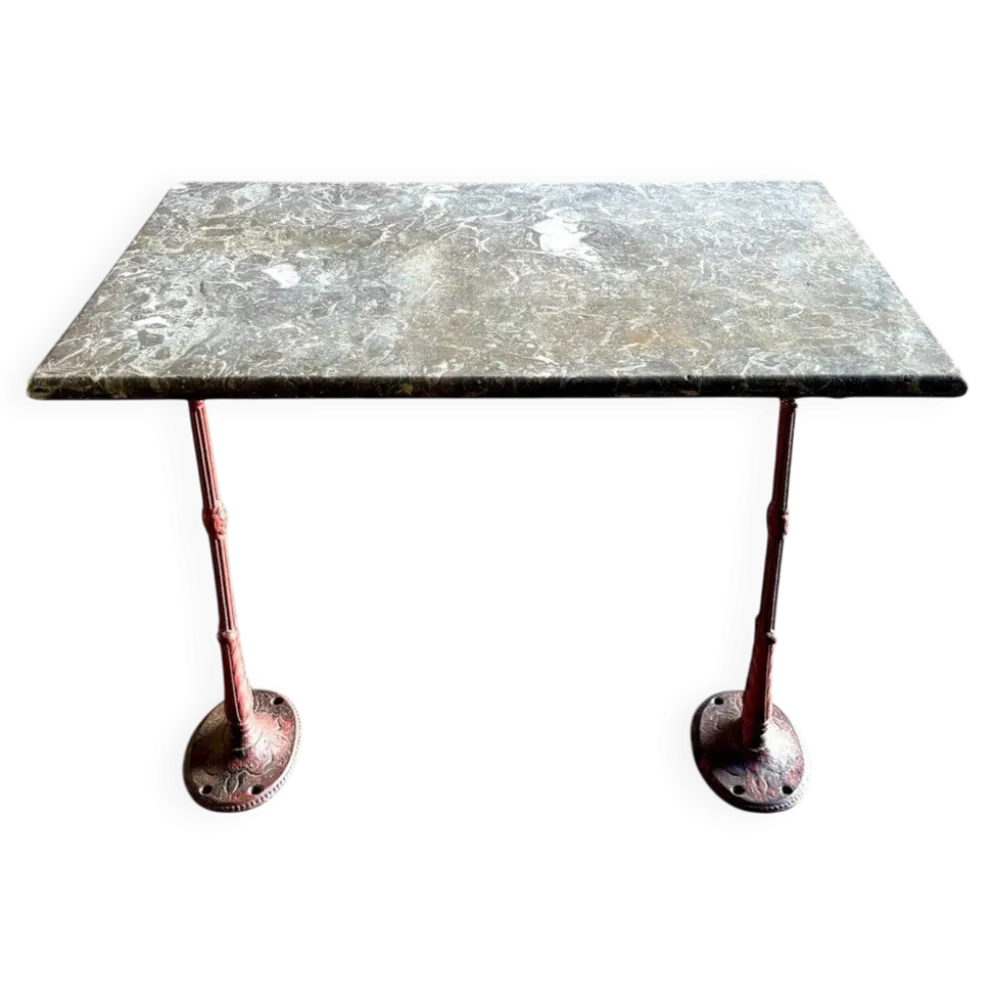 Table bistrot en marbre gris et fonte de fer bordeaux ☐ 85 x 57 cm
