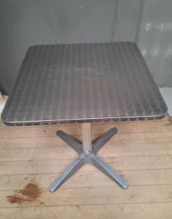 Table bistrot en metal