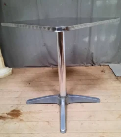 Table bistrot en metal
