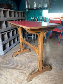 Table bistrot Formica rouge 1950