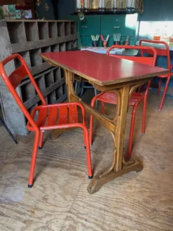 Table bistrot Formica rouge 1950