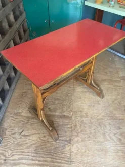 Table bistrot Formica rouge 1950