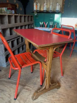 Table bistrot Formica rouge 1950