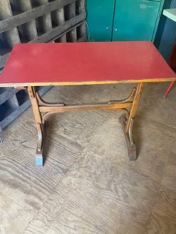 Table bistrot Formica rouge 1950