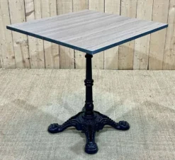 Table bistrot moderne, piétement fonte plateau stratifié