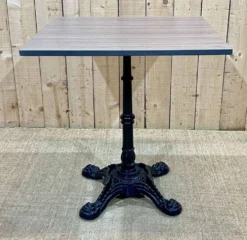 Table bistrot moderne, piétement fonte plateau stratifié