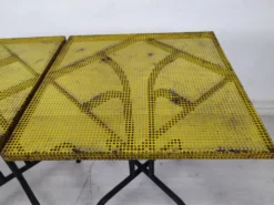 Table bistrot métal perforé vintage