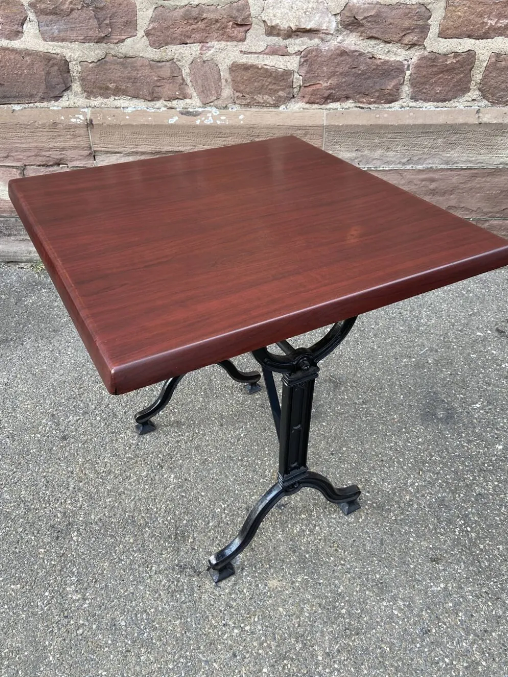 table bistrot parisienne fonte Mid-century French Paris café Montmartre bistro table 80s