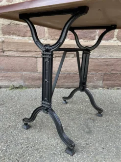 table bistrot parisienne fonte Mid-century French Paris café Montmartre bistro table 80s