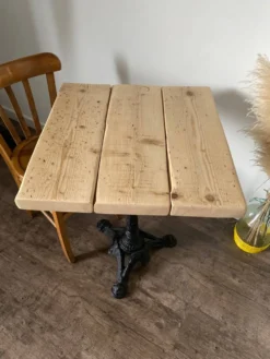 Table bistrot pied central en fonte style industriel