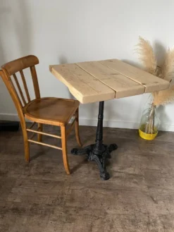 Table bistrot pied central en fonte style industriel