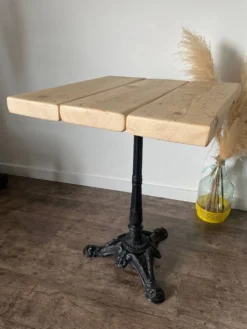 Table bistrot pied central en fonte style industriel