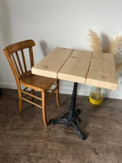 Table bistrot pied central en fonte style industriel