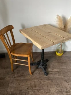 Table bistrot pied central en fonte style industriel