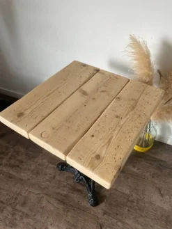 Table bistrot pied central en fonte style industriel
