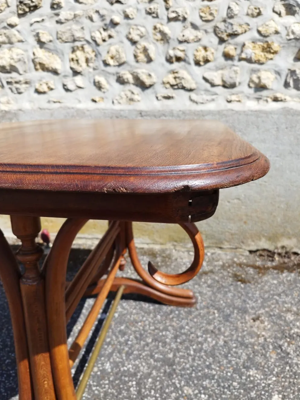 Table bistrot pieds en bois courbé