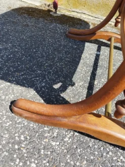 Table bistrot pieds en bois courbé